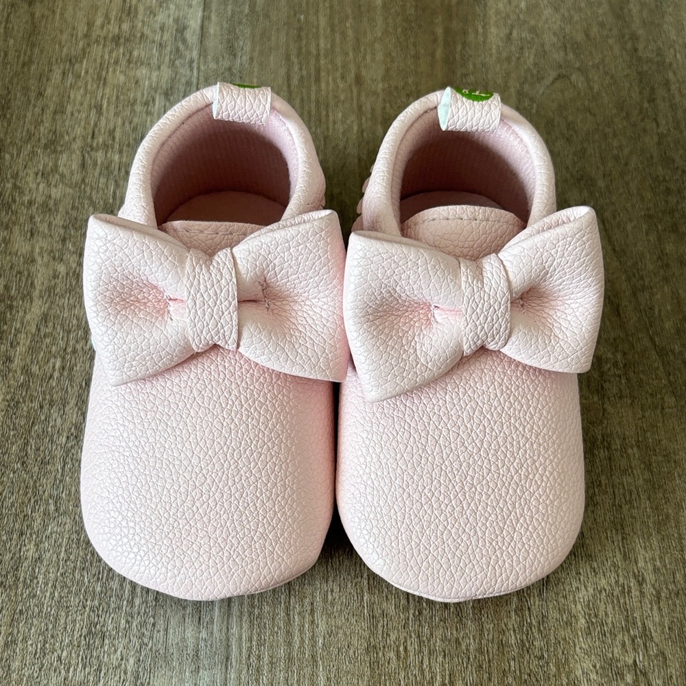 ✨Baby Bow Slip-On Soft Sole Shoes in Light Pink